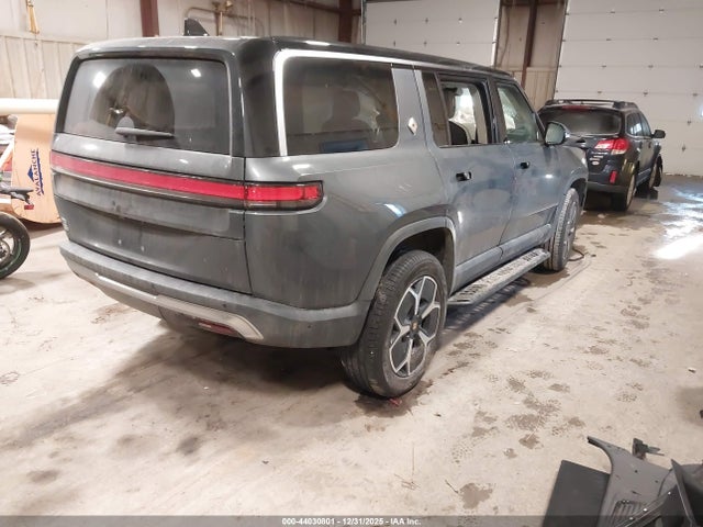 7PDSGCBA3RN030064 Rivian R1s