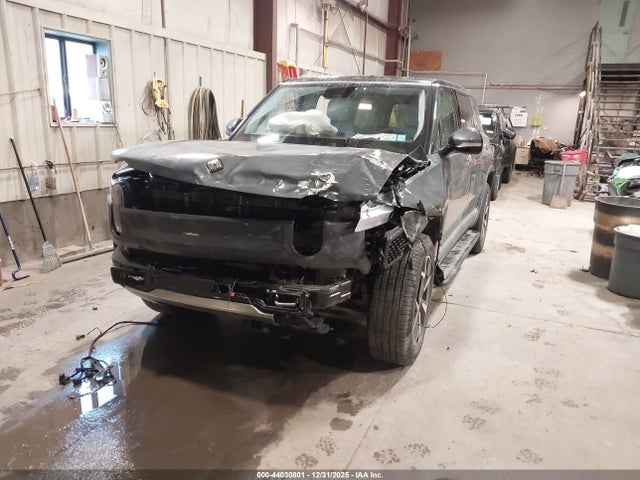 7PDSGCBA3RN030064 Rivian R1s