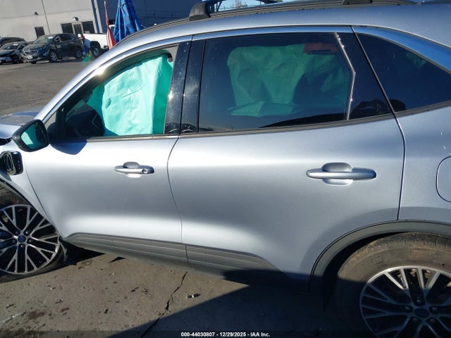 1FMCU0EZ8NUB99139 Ford Escape Se Plug-in Hybrid