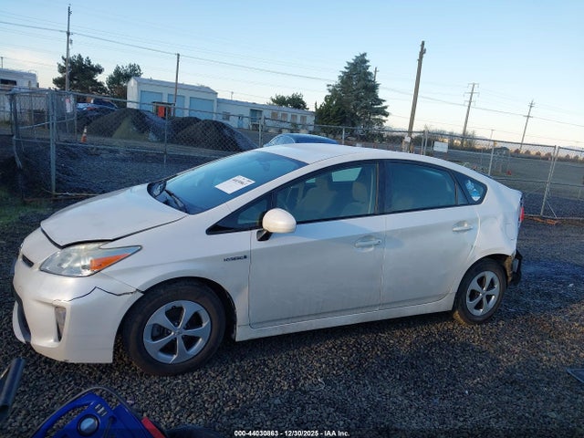 JTDKN3DU3E0362128 Toyota Prius Two