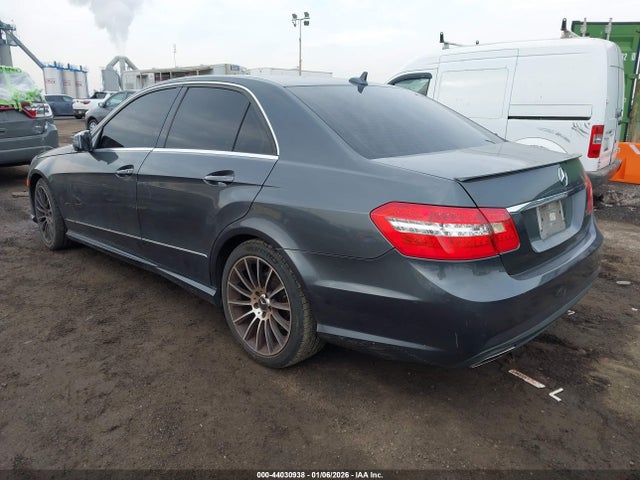 2013 MERCEDES-BENZ E 350 WDDHF8JB0DA663624 Photo 2