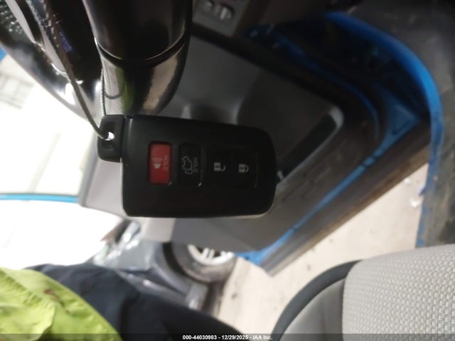 JTMRJREV9JD240560 Toyota Rav4 Hybrid Xle