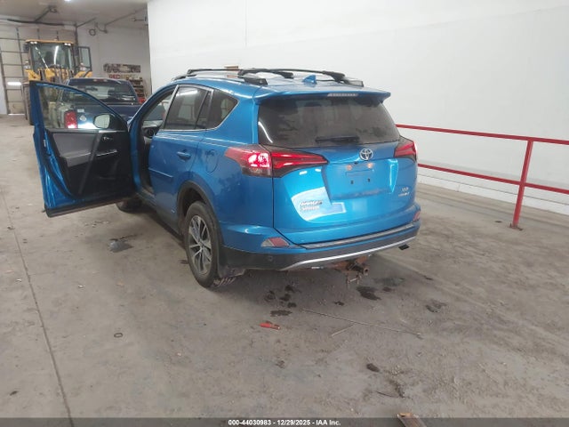 JTMRJREV9JD240560 Toyota Rav4 Hybrid Xle
