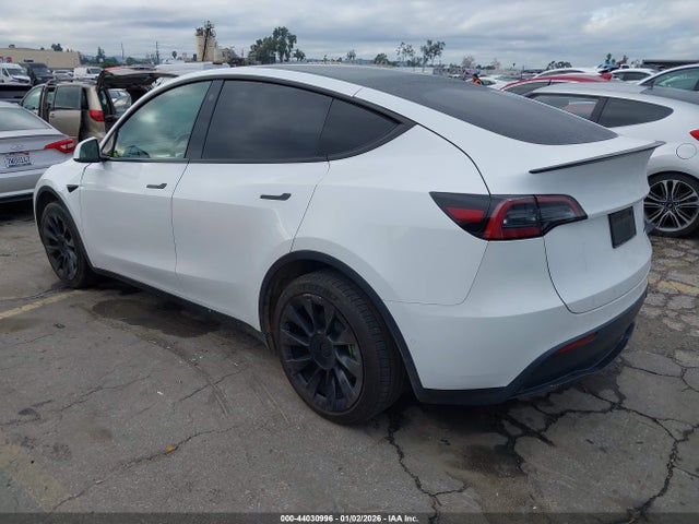2021 TESLA MODEL Y 5YJYGDEE3MF282944 Photo 2