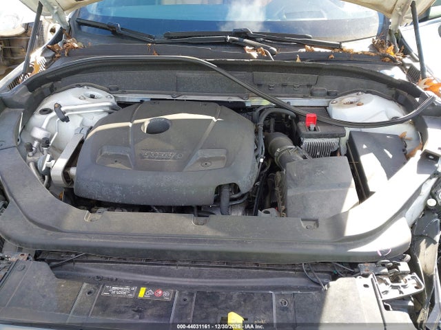 2019 VOLVO XC60 LYV102RL2KB238760 Photo 9