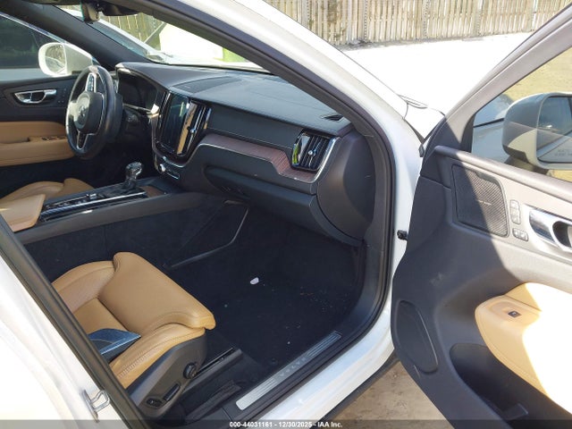 2019 VOLVO XC60 LYV102RL2KB238760 Photo 4