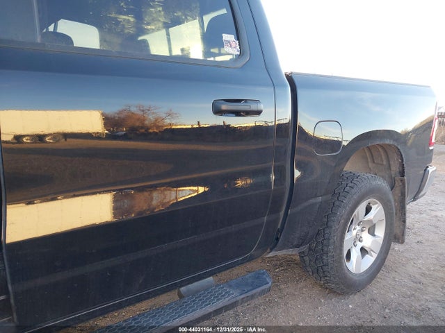 44031164 :رقم المزاد ، 1C6RRFGG1MN539231 vin ، 2021 Ram 1500 Tradesman مزاد بيع