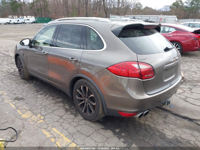 2013 PORSCHE CAYENNE WP1AC2A21DLA90690 Photo 2