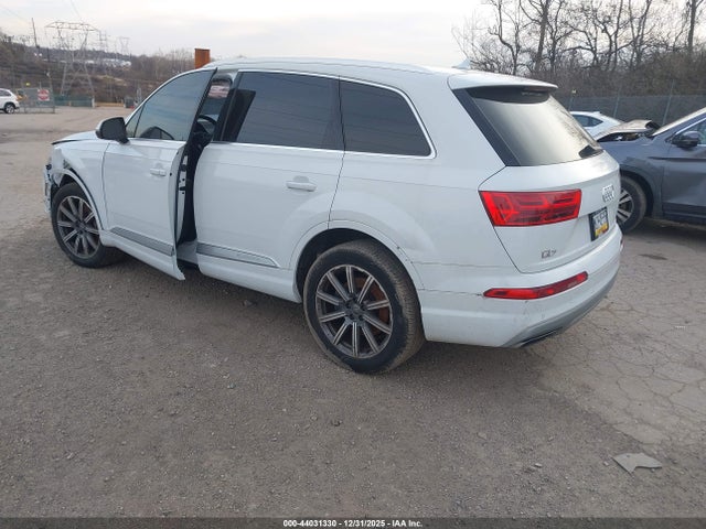 2019 AUDI Q7 WA1LHAF78KD031518 Photo 2