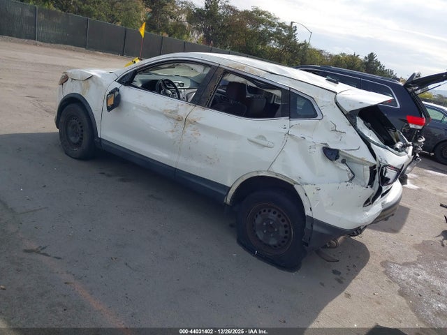 2018 NISSAN ROGUE SPORT JN1BJ1CP2JW161164 Photo 2