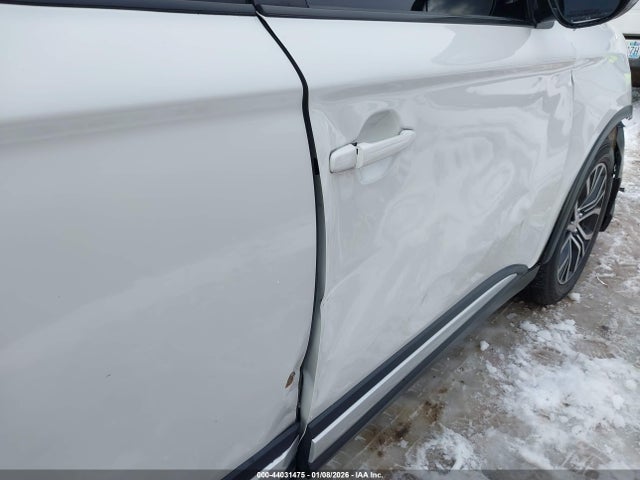 Mitsubishi Outlander Es 2018 JA4AZ2A34JZ007071 Image 17