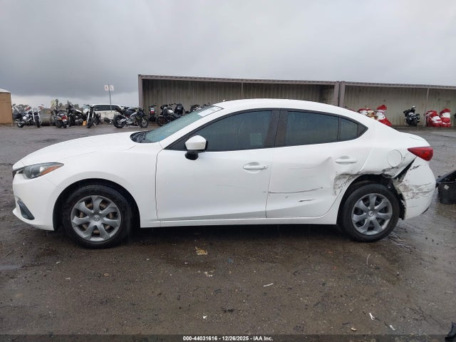 3MZBM1U71FM129586 Mazda Mazda3 I Sport