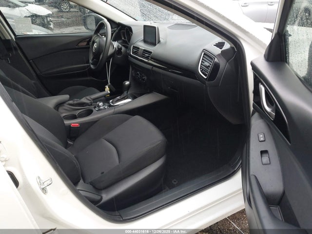 3MZBM1U71FM129586 Mazda Mazda3 I Sport