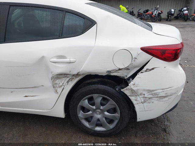 3MZBM1U71FM129586 Mazda Mazda3 I Sport