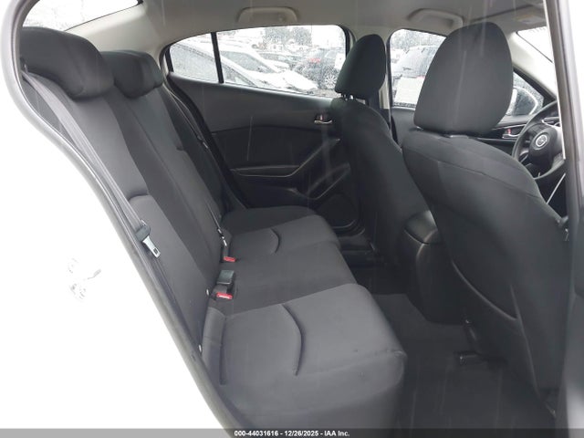 3MZBM1U71FM129586 Mazda Mazda3 I Sport