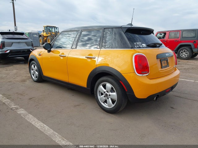2017 MINI HARDTOP WMWXU1C34H2F78407 Photo 2
