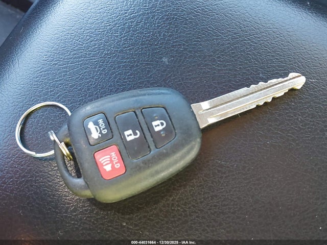 4T1BF1FK4HU625250 Toyota CAMRY SE