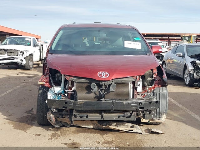 5TDYZ3DC1HS795924 Toyota Sienna Limited 7 Passenger