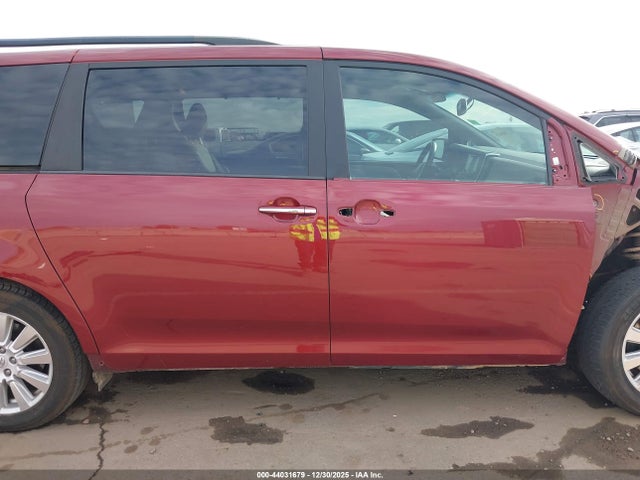 5TDYZ3DC1HS795924 Toyota Sienna Limited 7 Passenger