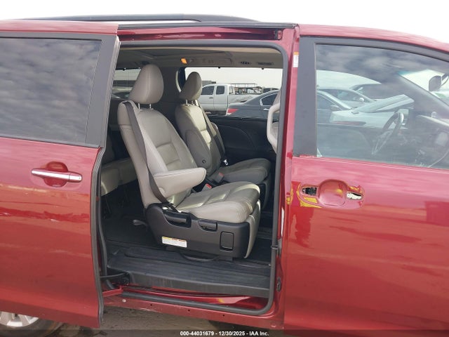 5TDYZ3DC1HS795924 Toyota Sienna Limited 7 Passenger