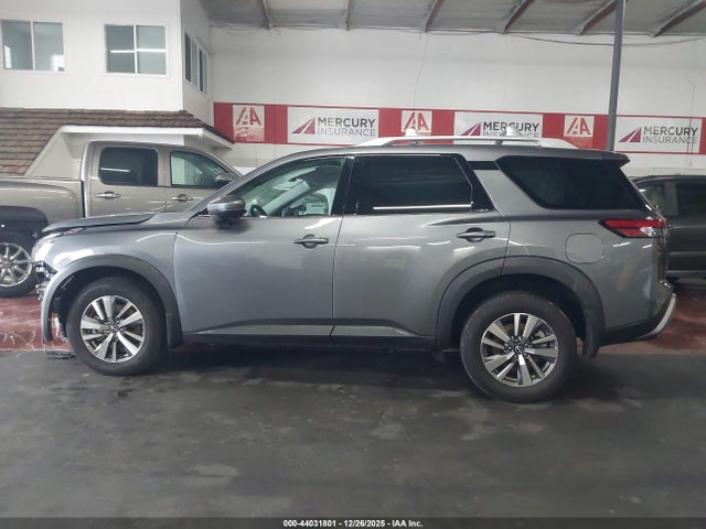 5N1DR3CC5SC201369 Nissan Pathfinder Sl 4wd