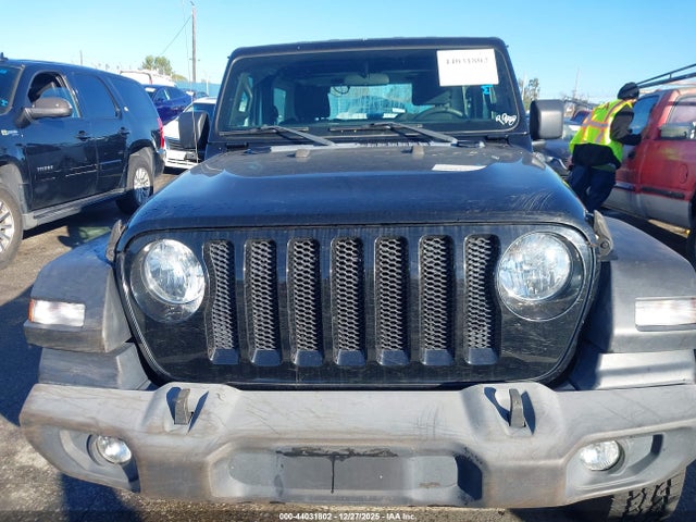 1C4GJXAN5JW263632 Jeep Wrangler Sport 4x4