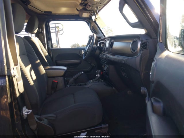 1C4GJXAN5JW263632 Jeep Wrangler Sport 4x4
