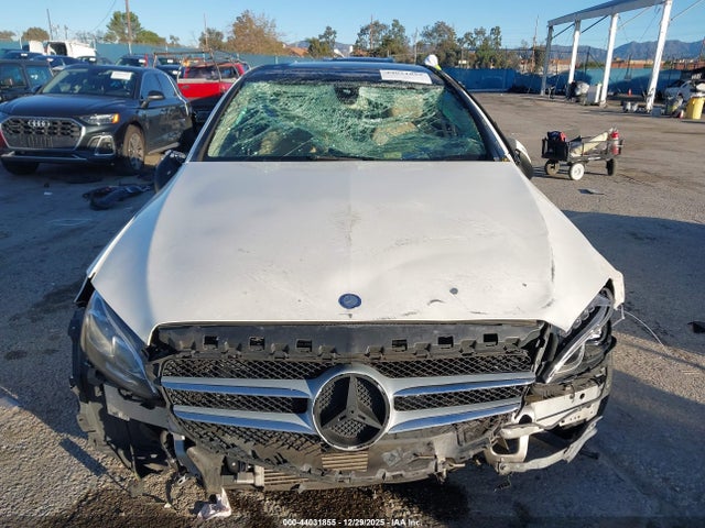 Aukcja sprzedaży 2015 Mercedes-benz C 300 4matic, vin: 55SWF4KB2FU037588, numer aukcji: 44031855