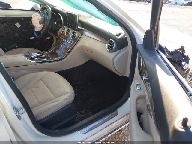 Aukcja sprzedaży 2015 Mercedes-benz C 300 4matic, vin: 55SWF4KB2FU037588, numer aukcji: 44031855