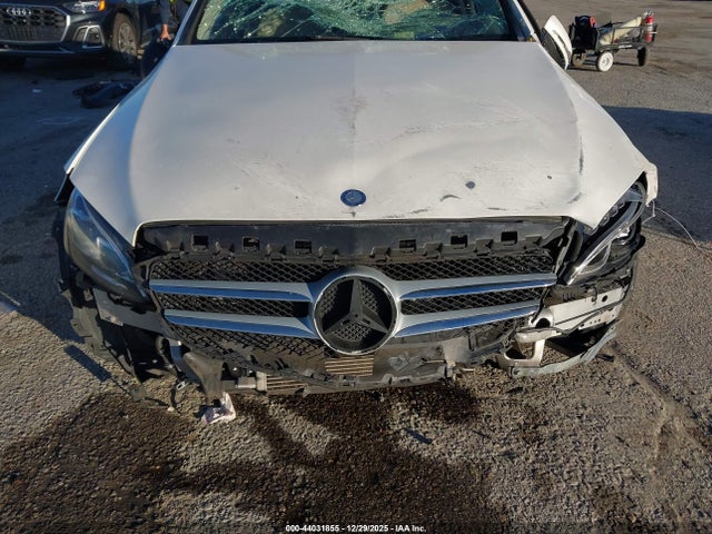 Aukcja sprzedaży 2015 Mercedes-benz C 300 4matic, vin: 55SWF4KB2FU037588, numer aukcji: 44031855