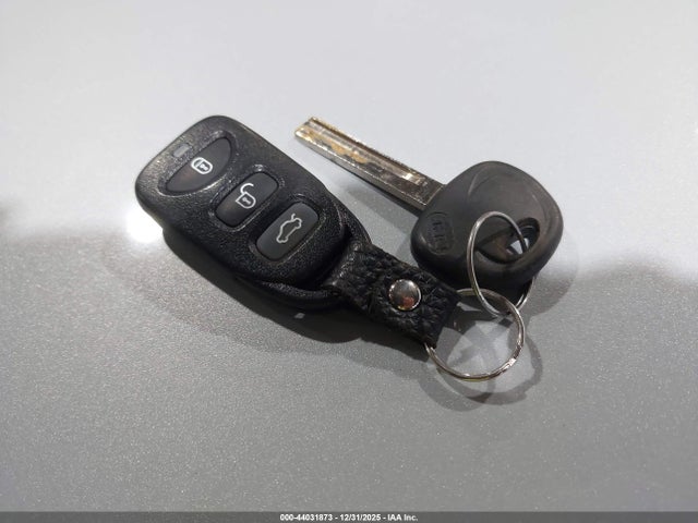 KMHTC6AD7FU218586 Hyundai Veloster Flex