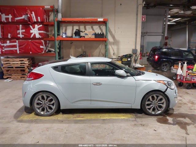 KMHTC6AD7FU218586 Hyundai Veloster Flex