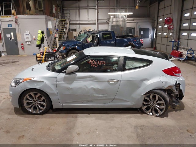 KMHTC6AD7FU218586 Hyundai Veloster Flex