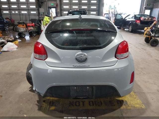 KMHTC6AD7FU218586 Hyundai Veloster Flex