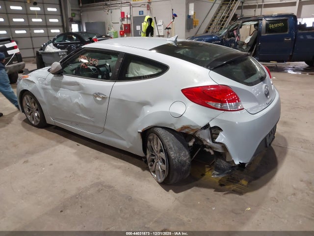 KMHTC6AD7FU218586 Hyundai Veloster Flex