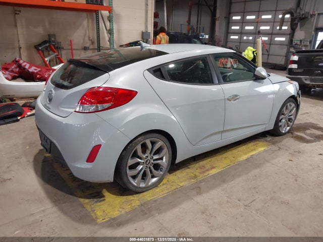 KMHTC6AD7FU218586 Hyundai Veloster Flex