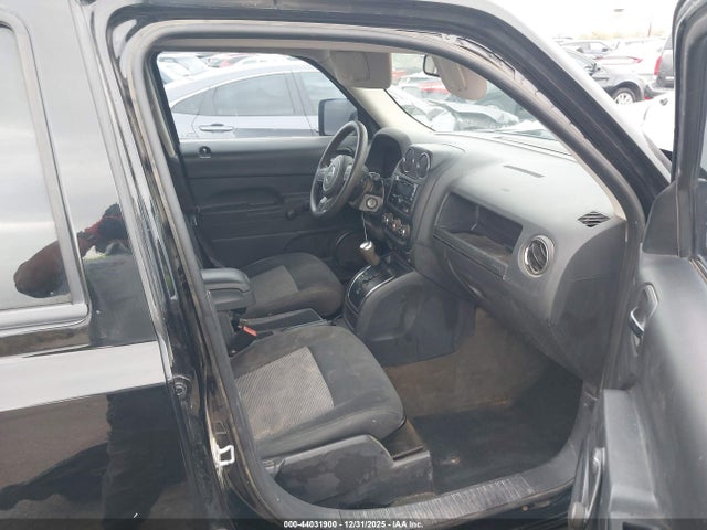 1C4NJPBB2HD172898 Jeep Patriot Sport Fwd