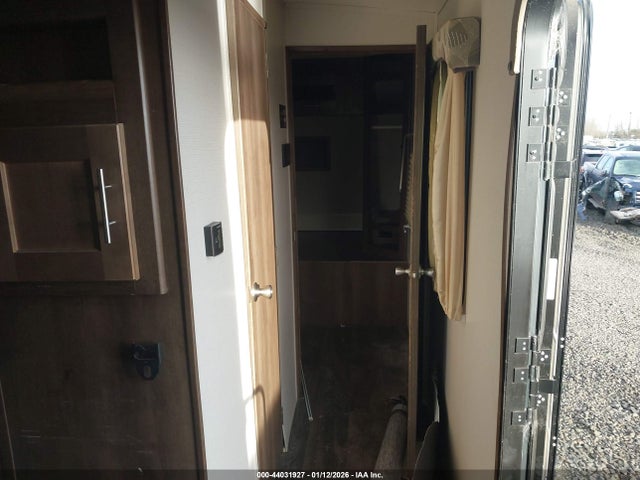 Forest River Wildcat Maxx 28rkx 2019 4X4TWCD25KT018109 Image 5