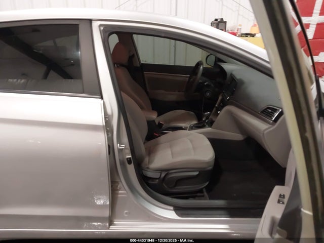 2018 HYUNDAI ELANTRA 5NPD84LF8JH235980 Photo 4