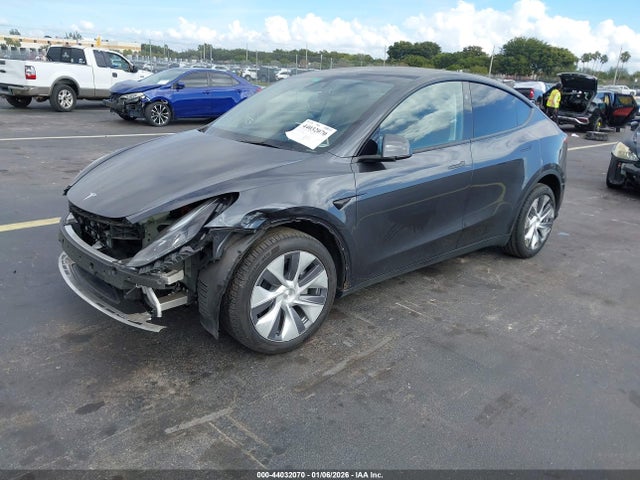 2024 TESLA MODEL Y 7SAYGDEEXRA241461 Photo 1