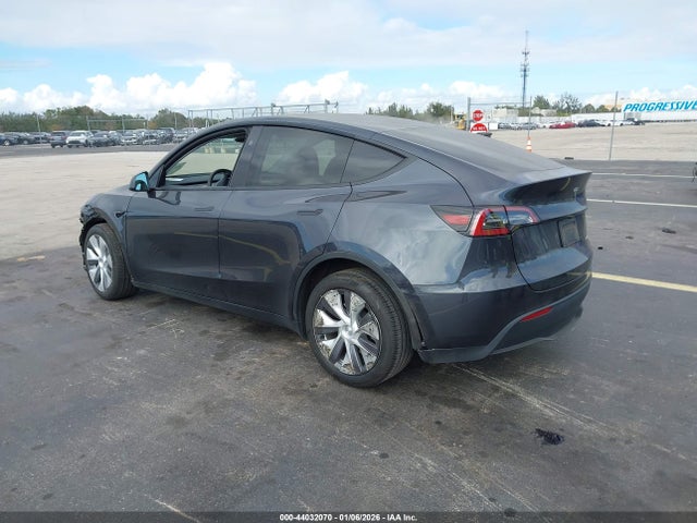 2024 TESLA MODEL Y 7SAYGDEEXRA241461 Photo 2