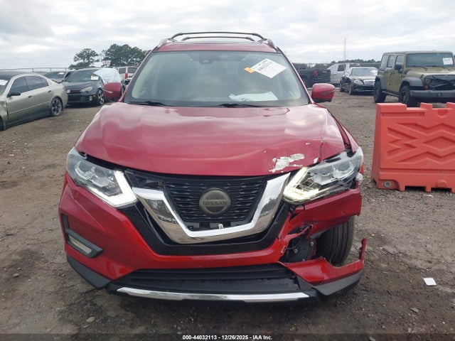 44032113 :رقم المزاد ، 5N1AT2MTXHC828588 vin ، 2017 Nissan Rogue Sl مزاد بيع