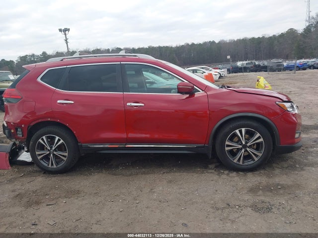 44032113 :رقم المزاد ، 5N1AT2MTXHC828588 vin ، 2017 Nissan Rogue Sl مزاد بيع