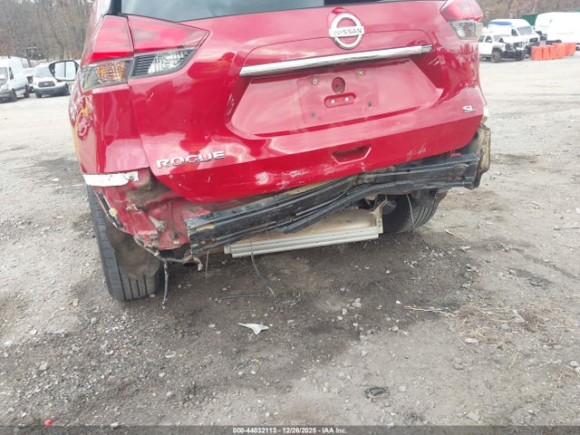 44032113 :رقم المزاد ، 5N1AT2MTXHC828588 vin ، 2017 Nissan Rogue Sl مزاد بيع