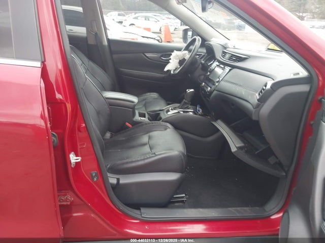 44032113 :رقم المزاد ، 5N1AT2MTXHC828588 vin ، 2017 Nissan Rogue Sl مزاد بيع