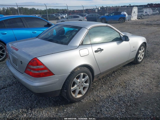 1999 MERCEDES-BENZ SLK 230 WDBKK47F2XF103205 Photo 3