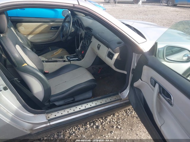 1999 MERCEDES-BENZ SLK 230 WDBKK47F2XF103205 Photo 4
