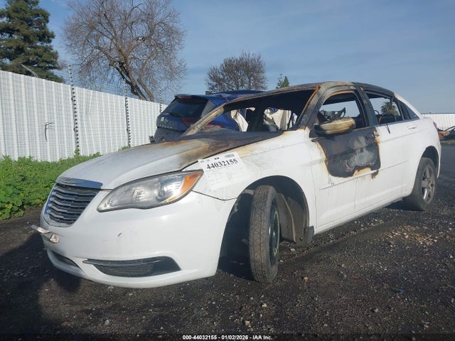 Продажа на аукционе авто 2013 Chrysler 200 Touring, vin: 1C3CCBBB4DN589808, номер лота: 44032155