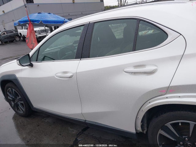 Lexus UX 200 2020 JTHX3JBH4L2031550 Image 15