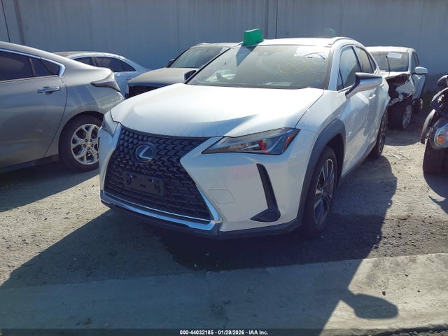 Lexus UX 200 2020 JTHX3JBH4L2031550 Image 2